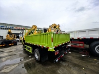 Grue montée sur camion hydraulique Howo 3.2t à haute efficacité de travail Grues montées sur camion à flèche télescopique à vendre