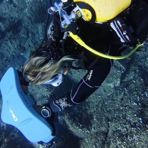 Altivs Scooter Subacuático de 40m de Profundidad, Propulsor Eléctrico a Chorro, Portátil, para Buceo, Submarino, para Buceadores - Product Image 1