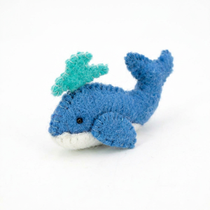 Broche de Fieltro de Lana Hecho a Mano con Forma de Ballena Azul y Blanca para Decoración Infantil - Product Image 6