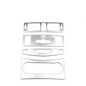 Support de porte-gobelet en métal finition mate pour Mercedes-Benz W204 conduite à droite - Product Image 2