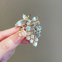Broche en forme de grappe de raisin violette de luxe léger pour femme - Élégance et charme, épingle de revers pour costumes, manteaux, accessoires et cadeaux