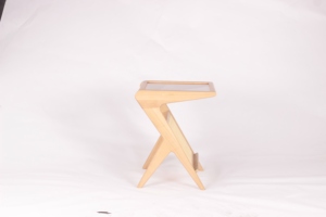 Table d'appoint contemporaine Japandi, table d'appoint en bois clair avec surface en rotin et verre pour café, restaurant - Product Image 2