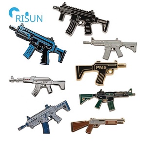 Produttore 3D croce pistola sparatutto lancia cecchino <span class=keywords><strong>fucile</strong></span> d'assalto arma da fuoco smalto risvolto spilla personalizzato pistola smalto spilla - Product Image 2