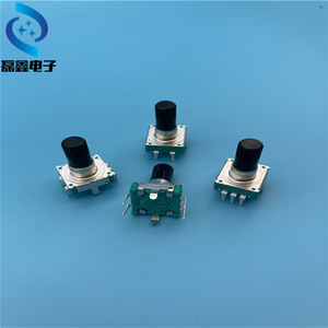 Codificador Rotatorio H EC11-15 con Perilla de Plástico Moleteada, Sin Interruptor, 5 Pines Terminales - Product Image 2