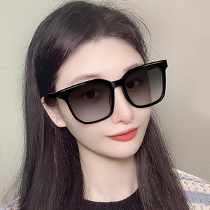 Lunettes de soleil pour femmes de style simple, monture carrée en PC, protection UV400, 3 types de verres, design tendance coréen - Product Image 2