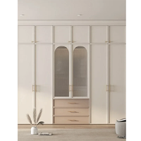 Armoire moderne simple à rainures cintrées avec motif, design dissimulé intégré, armoire sur pied sur mesure pour chambre à coucher