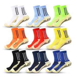 Chaussettes de sport antidérapantes personnalisées pour le football, le rugby, le yoga et le basketball - Product Image 5