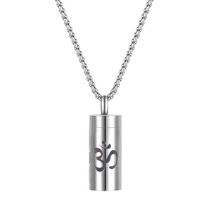 Collar con Diseño Personalizado en Relieve, Botella de Perfume con Colgante para Aceites Esenciales - Product Image 4