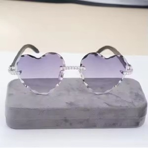 Gafas de Sol de último diseñador, anteojos unisex tachonados con diamantes de moissanita, ideales para uso diario, gafas de diseñador - Product Image 1
