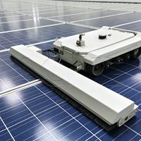 Robot de nettoyage photovoltaïque solaire, machine de nettoyage de panneaux PV à économie d'eau pour les fermes solaires utilitaires, OEM