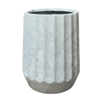 Jardinière haute Ronglin moderne gris clair côtelée, pot texturé style béton cannelé pour plantes de jardin extérieur