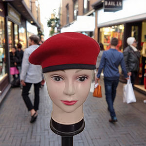 Chapeau béret en laine de haute qualité Style extérieur personnalisé en gros couvre-chef pour adultes à usage formel pour le gouvernement de la Malaisie - Product Image 3