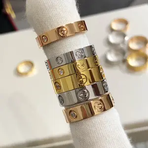 100% सर्वोत्तम गुणवत्ता वाले 18K पीले सोने की सीएनसी तकनीक पूर्ण हीरे के कंगन कार्टर्ड लव रिंग्स