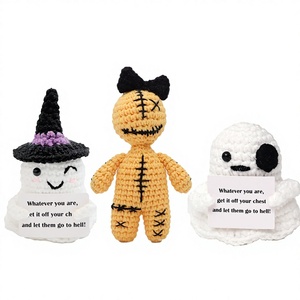 Venta al por mayor: Novedades <span class=keywords><strong>de</strong></span> Halloween 2026 - Muñecos <span class=keywords><strong>Amigurumi</strong></span> <span class=keywords><strong>de</strong></span> ganchillo hechos a mano para apoyo emocional, con etiquetas positivas decorativas. - Product Image 1