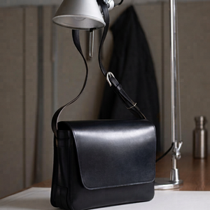 Bolso Bandolera Minimalista de Cuero Genuino, Resistente, Color Sólido, Unisex, Cierre Magnético, Impermeable - Product Image 1