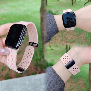 สายนาฬิกาซิลิโคนแบบแม่เหล็ก รุ่น Universal สำหรับ <span class=keywords><strong>Watch</strong></span> <span class=keywords><strong>S8</strong></span> ดีไซน์รูระบายอากาศ ขนาด 42 มม. - Product Image 4