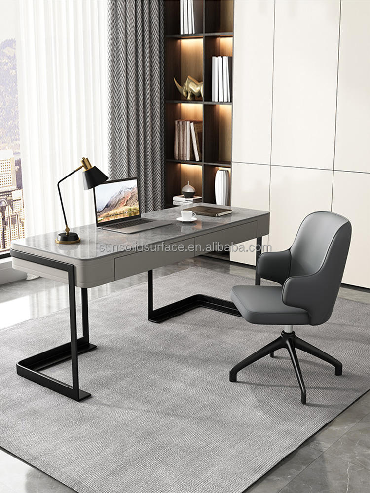 สีเทาเข้ม