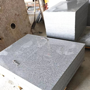 Application de polissage en lots sur les panneaux muraux en granit gris sésame pour l'<span class=keywords><strong>escalier</strong></span> extérieur d'une villa décorée à l'intérieur - Product Image 5