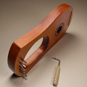 Harpe <span class=keywords><strong>Lyre</strong></span> en Bois <span class=keywords><strong>à</strong></span> <span class=keywords><strong>7</strong></span> <span class=keywords><strong>Cordes</strong></span> Personnalisée en Gros, Mini Harpe Portable, Instrument de Musique Classique pour Débutants, Enfants et Adultes, Idéal comme Cadeau - Product Image 2