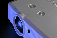 Proyector Digital SMX de Gran Formato 3LCD WUXGA de 6000 Lúmenes con HDMI para Proyección de Simulación en Interiores