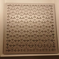 Plaques de plafond perforées personnalisables avec motif croisé - Idéales pour les bureaux, les hôtels et les espaces publics