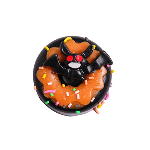 Nuevo Juguete Comestible de Halloween, Figura de Gato Suave y Adorable en Forma de Croissant, Juguete Antiestrés Schylling - Product Image 5