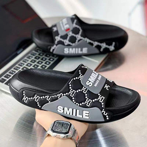 Ciabatte Nere di Lusso in PVC da Uomo, Sportive Casual, di Tendenza, per Esterni e Spiaggia, Traspiranti, Antiscivolo, con Suola Spessa - Product Image 3