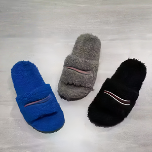 Pantoufles de luxe haut de gamme pour femmes, pantoufles en fourrure avec broderie décorative, pantoufles chaudes et confortables, pantoufles tendance pour femmes - Product Image 4