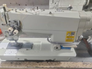 Máquina DE COSER plana de alimentación de aguja doble de alta velocidad para zapatos industriales - Product Image 2