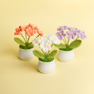 Hortensias Tejidas a Crochet en Maceta de 12 cm, Decoración para el Hogar de Plástico, Regalo para el Día de San Valentín - Product Image 1