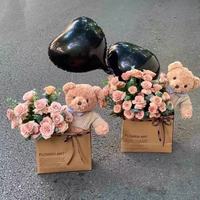 Op maat gemaakte premium kraft boeket draagtassen, trendy vierkante bloemengeschenkentasjes voor Qixi Valentijnsdag cadeaus voor vrouwen, groothandel