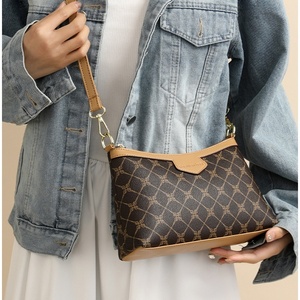 Borsa a <span class=keywords><strong>Tracolla</strong></span> Piccola da Donna con Motivo Speciale, Nuova Collezione 2026, Versatile con Stampa Testurizzata, Borsa a Spalla per Signora di Mezza Età, Ideale per la Mamma - Product Image 3