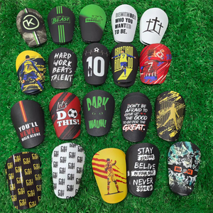 สนับแข้งแผ่นหน้าแข้งขนาดเล็กสำหรับเยาวชนฟุตบอล espinilleras de Futbol - Product Image 1