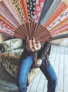 Abanico de Lujo de Hierro y Madera con Pintura y Tela - Product Image 5