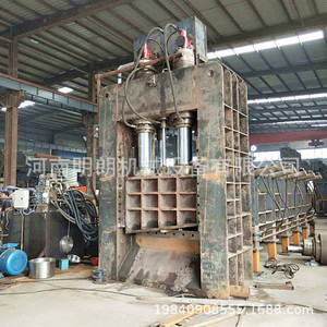 Cisailles hydrauliques à portique 600 tonnes pour la découpe de l'acier au carbone – Équipement de traitement des métaux ferreux à haute productivité - Product Image 1