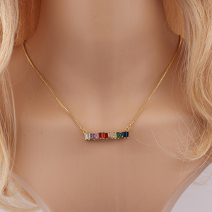 Collar de Barra de Cristal Baguette Arcoíris con Cadena de Serpiente de Cobre Bañado en Oro de 18K, Cadena Delicada y Colorida para Clavícula - Product Image 3