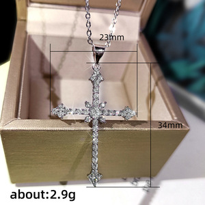 Collana con Ciondolo a Croce per Donne, Collana con Ciondolo in Stile Street Fashion per Donne - Product Image 3