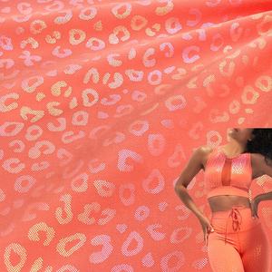 Бесплатный образец радужной блестящей леопардовой расцветки металлическая фольга 4 способа стрейч нейлоновая ткань спандекс спортивная одежда леггинсы ткани - Product Image 1