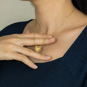 Collier pendentif en forme de cœur en acier inoxydable 304 de haute qualité, tendance pour femmes, plaqué or/argent, personnalisable OEM ODM, bijoux romantiques - Product Image 2