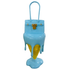 Statuette de sac à main et fenêtre de glace en fibre de verre, décoration créative et personnalisée, 1 pièce - Product Image 1