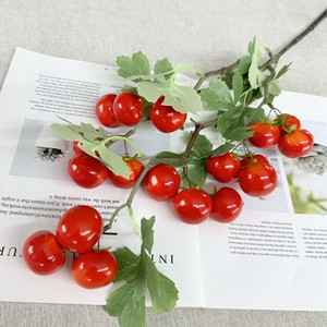 Branche de tomate cerise artificielle en mousse Queyiyi Flowers pour la décoration de balcon, cuisine ou fenêtre - Product Image 3