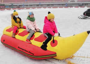 Wintersport Opblaasbare Bananenboot Sneeuw Sleepbare Skibuis Voor Kinderen En Volwassenen - Product Image 2