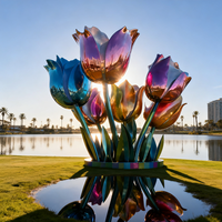 Sculpture de tulipe personnalisée moderne en acier inoxydable poli et résine, grande et colorée, avec logo personnalisable pour l'art urbain et les objets de collection