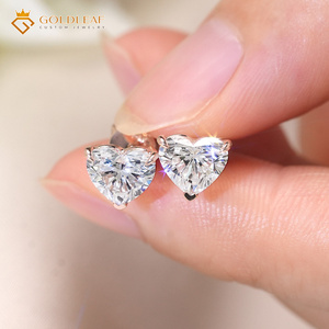Boucles d'oreilles clous en or 14 carats avec diamants de laboratoire taille cœur, certifiés IGI, couleur D, pureté VVS, pour femme - Product Image 1
