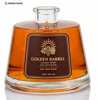 Bouteille de liqueur en verre transparent conique personnalisée, bouteille vide pour whisky et brandy avec emballage personnalisé