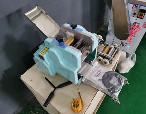 Petite machine motorisée pour garnir les enveloppes de roti, en acier inoxydable 304, capacité de 70 pièces/minute - Product Image 2