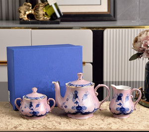 Juego de cafetera, azucarera y jarra de leche de porcelana china rosa de lujo, ecológica, estilo italiano, para hoteles y hogares, nuevo. - Product Image 1