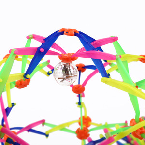 Juguete Antiestrés de Plástico con Luz LED, Bola Mágica Expandible con Forma de Flor - Product Image 3