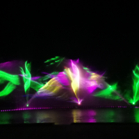 Fontaine d'eau commerciale extérieure en acier inoxydable avec écran d'eau laser, spectacle vidéo mapping et balançoire flottante musicale, personnalisable