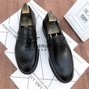 Mocasines formales de vestir para hombre - zapatos casuales de una pieza para ir al trabajo, con parte superior de cuero y grabados negros - Product Image 6